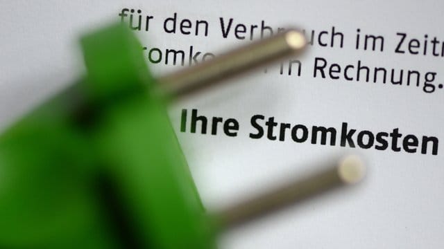 Die geplante Absenkung der Ökostromumlage dürfte sich auf die privaten Stromkosten auswirken. Die geplante Absenkung der Ökostromumlage dürfte sich auf die privaten Stromkosten auswirken.
