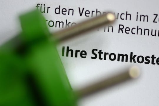 Die geplante Absenkung der Ökostromumlage dürfte sich auf die privaten Stromkosten auswirken. Die geplante Absenkung der Ökostromumlage dürfte sich auf die privaten Stromkosten auswirken.