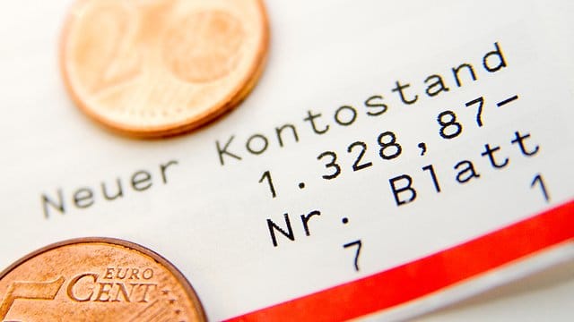 Banken sollen Kreditkunden, die wegen der Corona-Krise in Geldnot geraten sind, einen Zahlungsaufschub einräumen. Banken sollen Kreditkunden, die wegen der Corona-Krise in Geldnot geraten sind, einen Zahlungsaufschub einräumen.