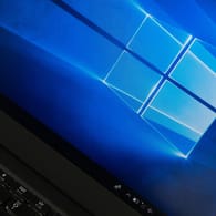 Ein Rechner mit Windows 10 (Symbolbild): Microsoft liefert für das Betriebssystem regelmäßig neue Features.