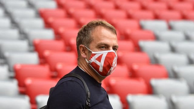Hat mit dem FC Bayern München in der englischen Woche gleich drei Topspiele vor dem Bug: Trainer Hansi Flick. Hat mit dem FC Bayern München in der englischen Woche gleich drei Topspiele vor dem Bug: Trainer Hansi Flick.