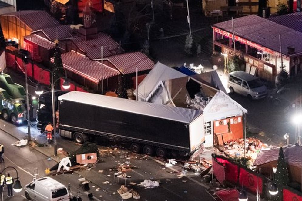 Der Weihnachtsmarkt am Breitscheidplatz, nachdem der Attentäter Anis Amri mit einem Lastwagen über den Platz gerast war.