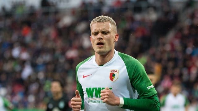 Könnte gegen die Kölner wieder dabei sein: Philipp Max vom FC Augsburg.