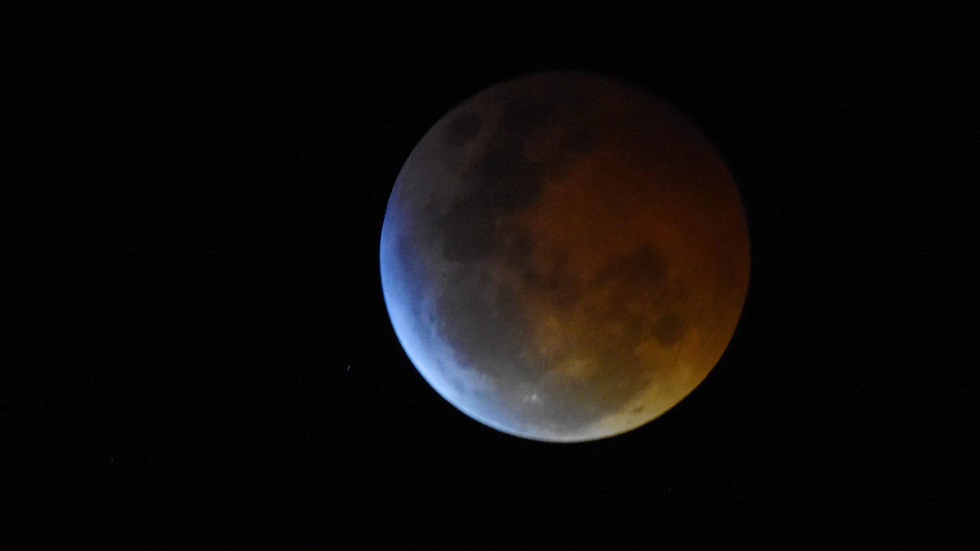 Totale Mondfinsternis: So gut wie bei einer totalen Mondfinsternis wird die Halbschattenfinsternis im Juni 2020 bei weitem nicht zu sehen sein.