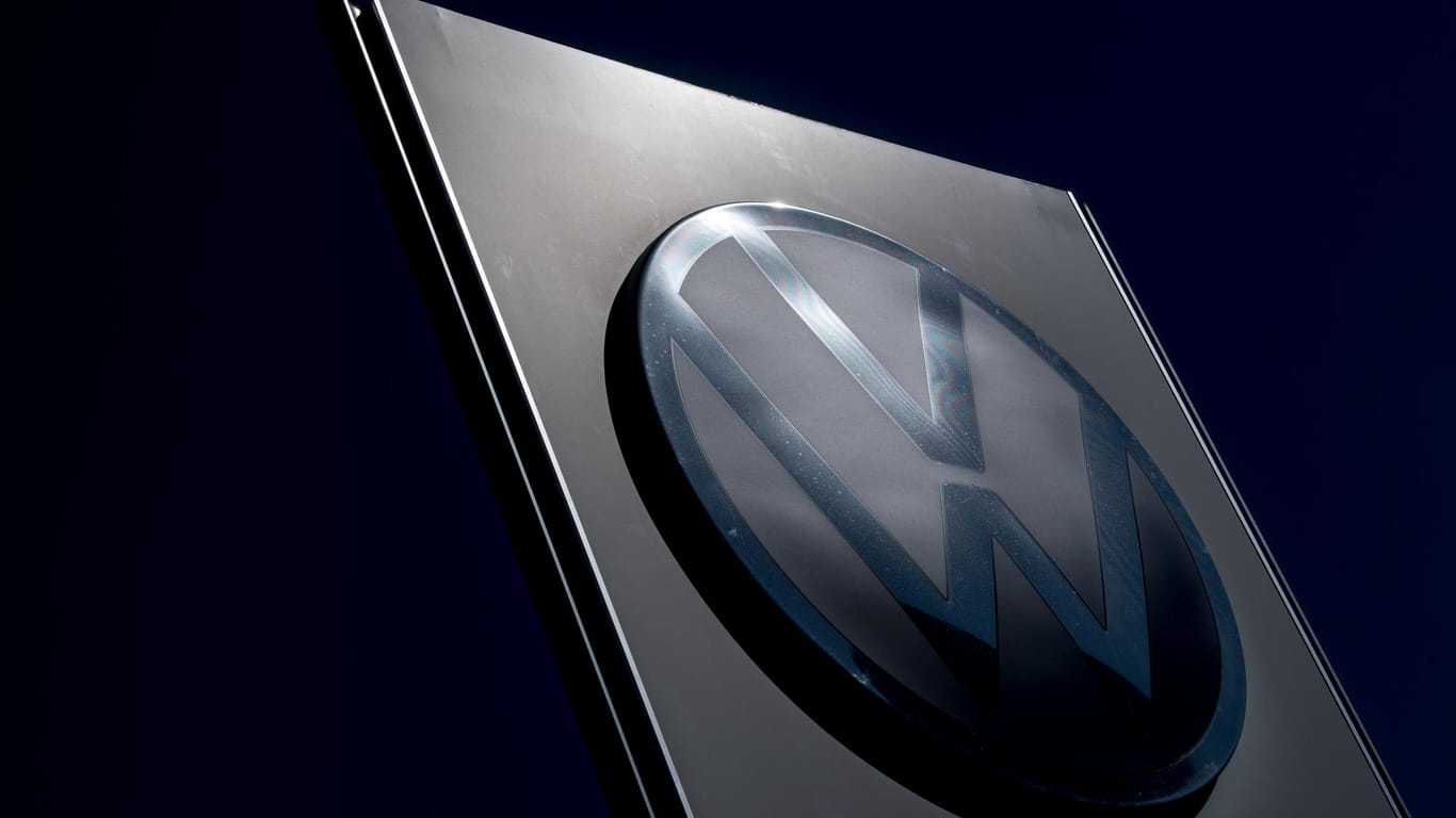 VW in der Kritik: Nach dem Internet-Shitstorm wegen eines rassistischen Werbevideos soll sich der gesamte Vorstand mit der weiteren Aufarbeitung des Themas beschäftigen.