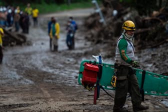 Helfer suchen nach Vermissten in Santo Tomás, El Salvador: Experten befürchten in diesem Jahr eine besonders intensive Hurrikansaison.