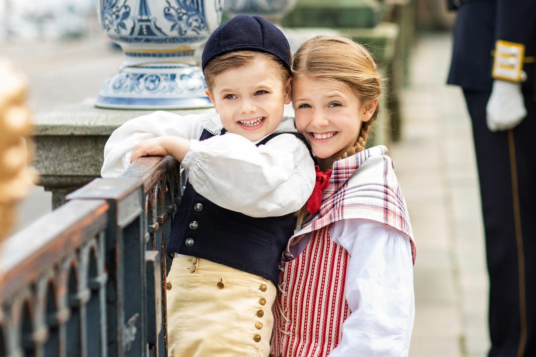 Prinz Oscar und Prinzessin Estelle: Sie zeigen sich in Tracht.