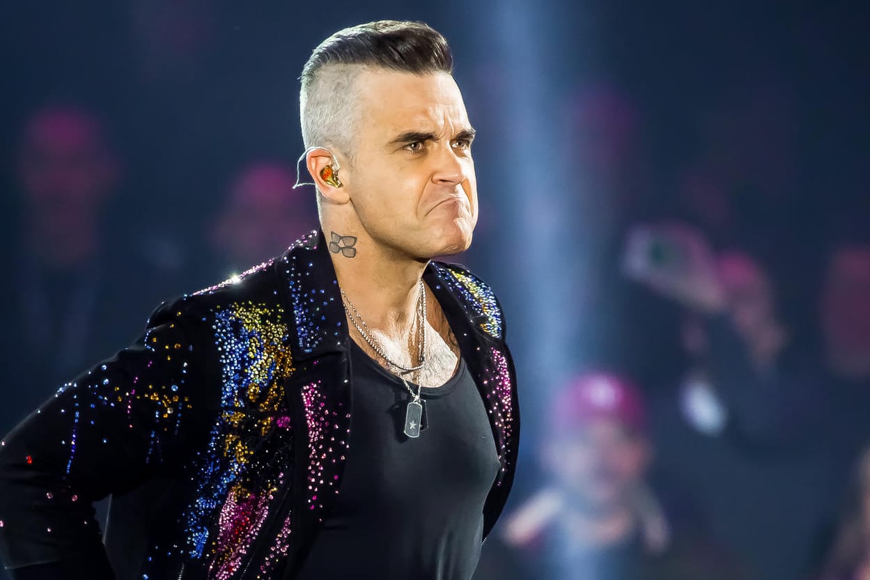 Robbie Williams: Der Sänger hat sich von seinen Haaren verabschiedet.