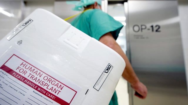 Laut DSO warten etwa 9000 Menschen in Deutschland auf ein neues Organ.