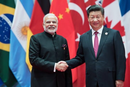 Der indische Premierminister Narendra Modi (l) und der chinesische Präsident Xi Jinping bei einem Treffen im September 2016.