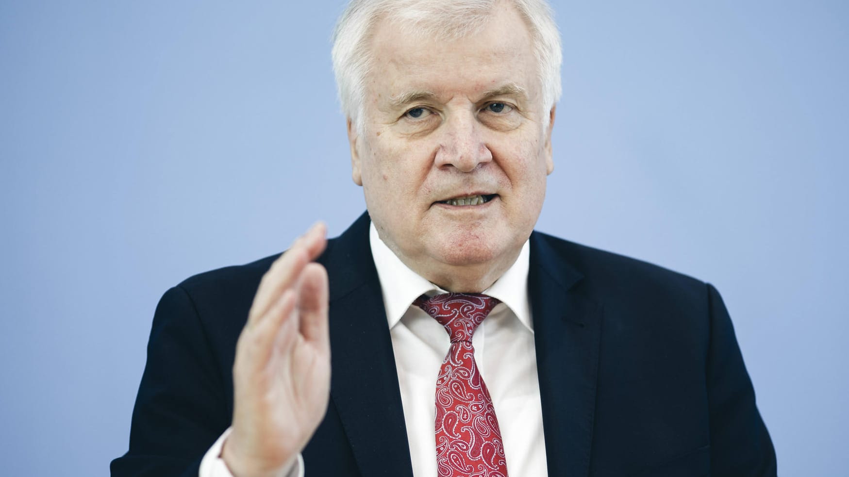Horst Seehofer: Laut dem Bundesinnenminister haben sich die Koalitionspartner auf ein neues Verfassungsschutzgesetz geeinigt. Horst Seehofer: Laut dem Bundesinnenminister haben sich die Koalitionspartner auf ein neues Verfassungsschutzgesetz geeinigt.