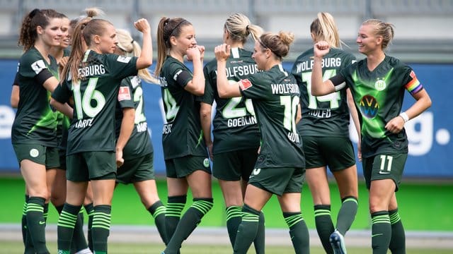 Feiern den nächsten Sieg: Wolfsburgs Fußball-Frauen.