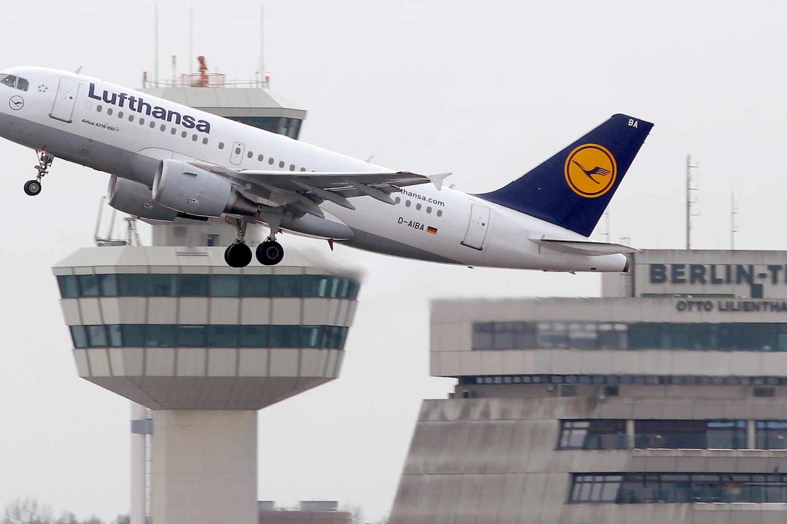 Lufthansa: Der Konzern war zuletzt schwer unter Druck geraten, weil seit Monaten kaum noch Flugverkehr möglich ist.