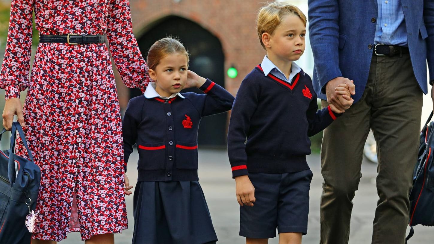 Charlotte und George: Der royale Nachwuchs hilft bei den Essensauslieferungen ihrer hilfsbereiten Eltern.