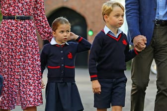 Charlotte und George: Der royale Nachwuchs hilft bei den Essensauslieferungen ihrer hilfsbereiten Eltern.