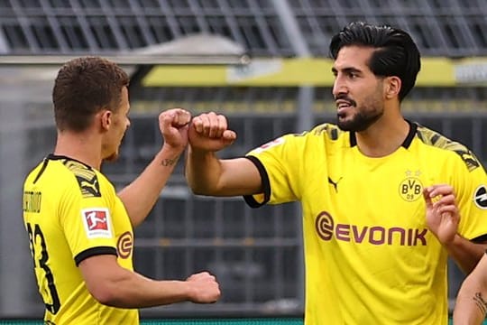 Emre Can (r) bejubelt sein Tor gegen Hertha mit Teamkollege Thorgan Hazard.