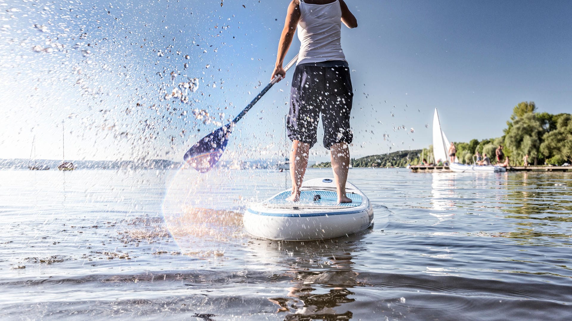 Stand-up-Paddling: Sport und Naturerlebnis verbinden. Heute sind zwei günstige SUP-Boards unser Deal des Tages.