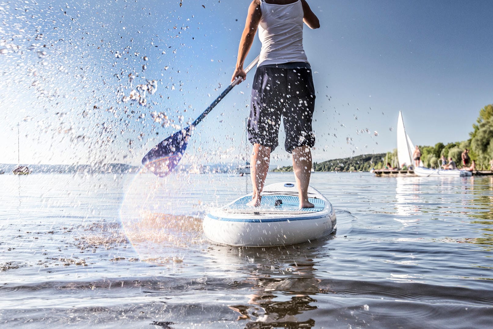 Stand-up-Paddling: Sport und Naturerlebnis verbinden. Heute sind zwei günstige SUP-Boards unser Deal des Tages.