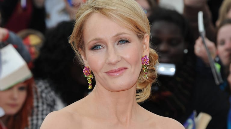 J. K. Rowling: Die "Harry Potter"-Autorin fällt nicht das erste Mal mit umstrittenen Tweets auf.