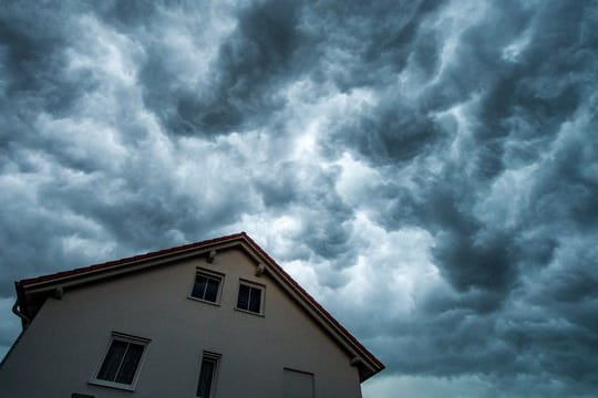 Fällt innerhalb weniger Stunden mehr als 100 Liter pro Quadratmeter Regen, kommt es oft zu Überschwemmungen.