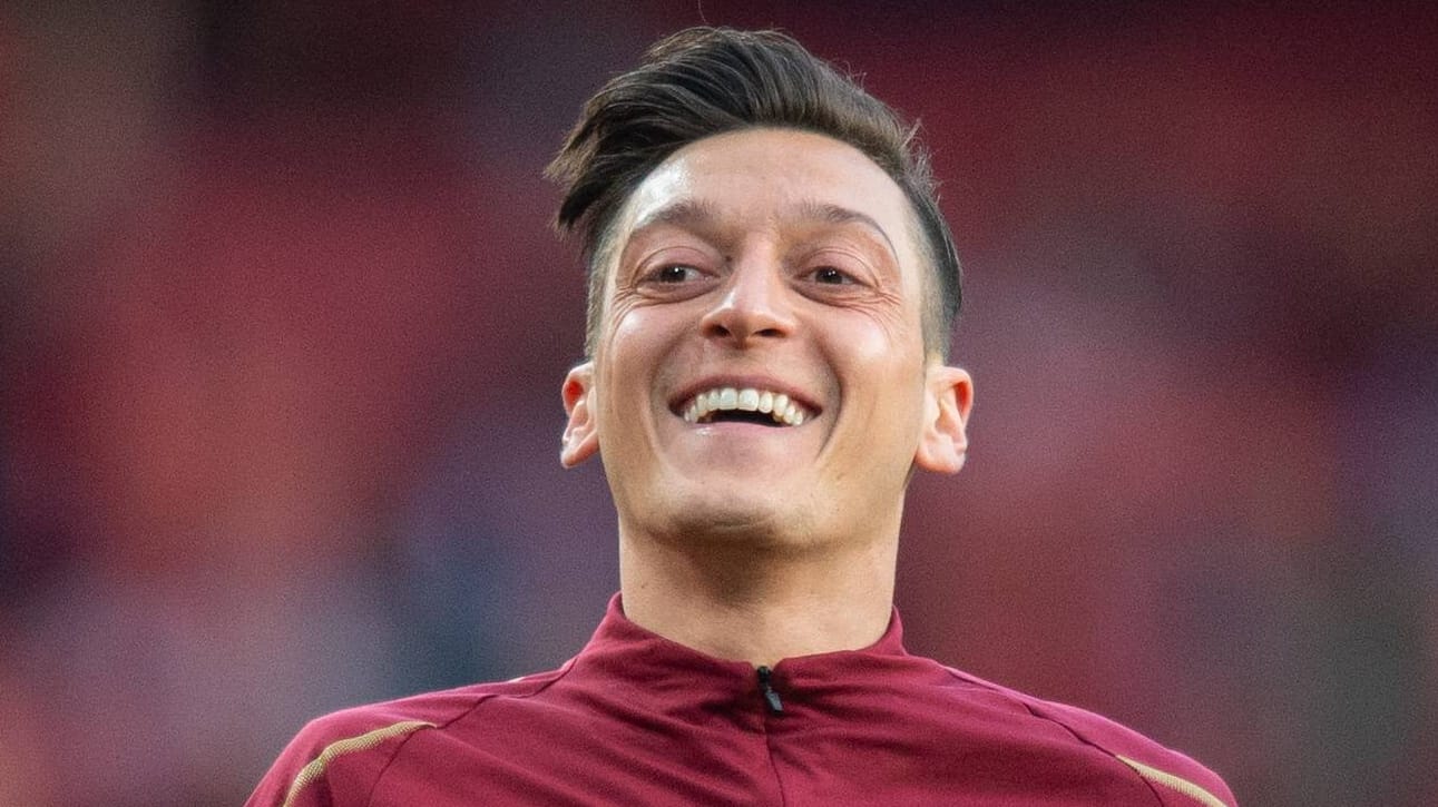Mesut Özil: Bereits ein Jahr ist der Fußball-Star mit seiner Amine verheiratet. Mesut Özil: Bereits ein Jahr ist der Fußball-Star mit seiner Amine verheiratet.