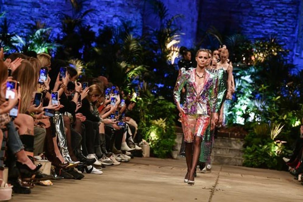 Models zeigen Mode: Die beiden großen Messen der Berliner Fashion Week ziehen nach Frankfurt.