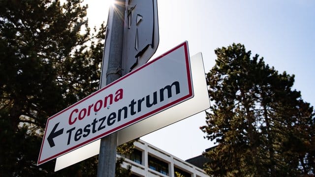 Ein Wegweiser zum Testzentrum an der Universitätsmedizin Göttingen. Ein Wegweiser zum Testzentrum an der Universitätsmedizin Göttingen.