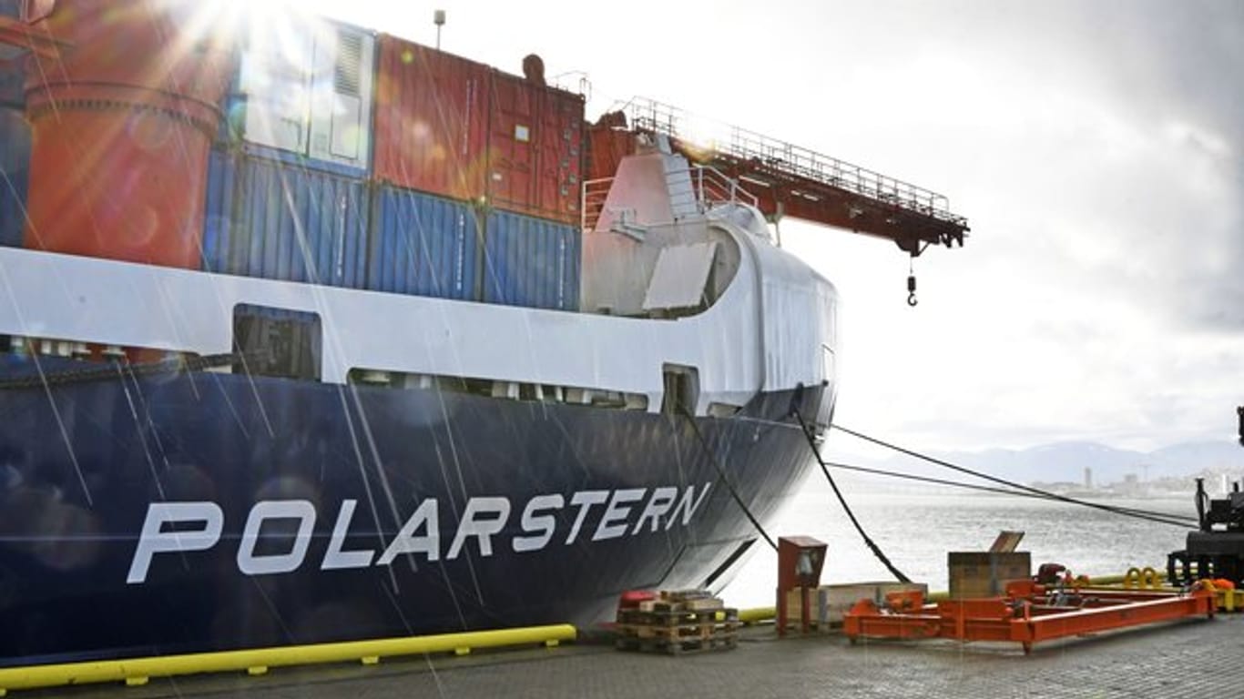 Das deutsche Eisbrecher- und Forschungsschiff "Polarstern" in einem Hafen in Norwegen.