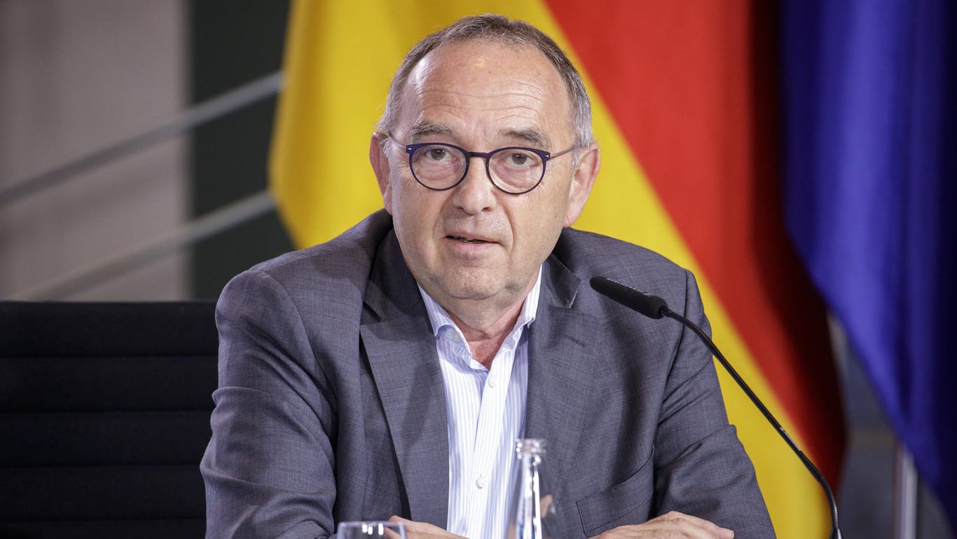 Pressekonferenz zur Vorstellung des Konjunkturpakets: Norbert Walter-Borjans, SPD-Parteivorsitzender.