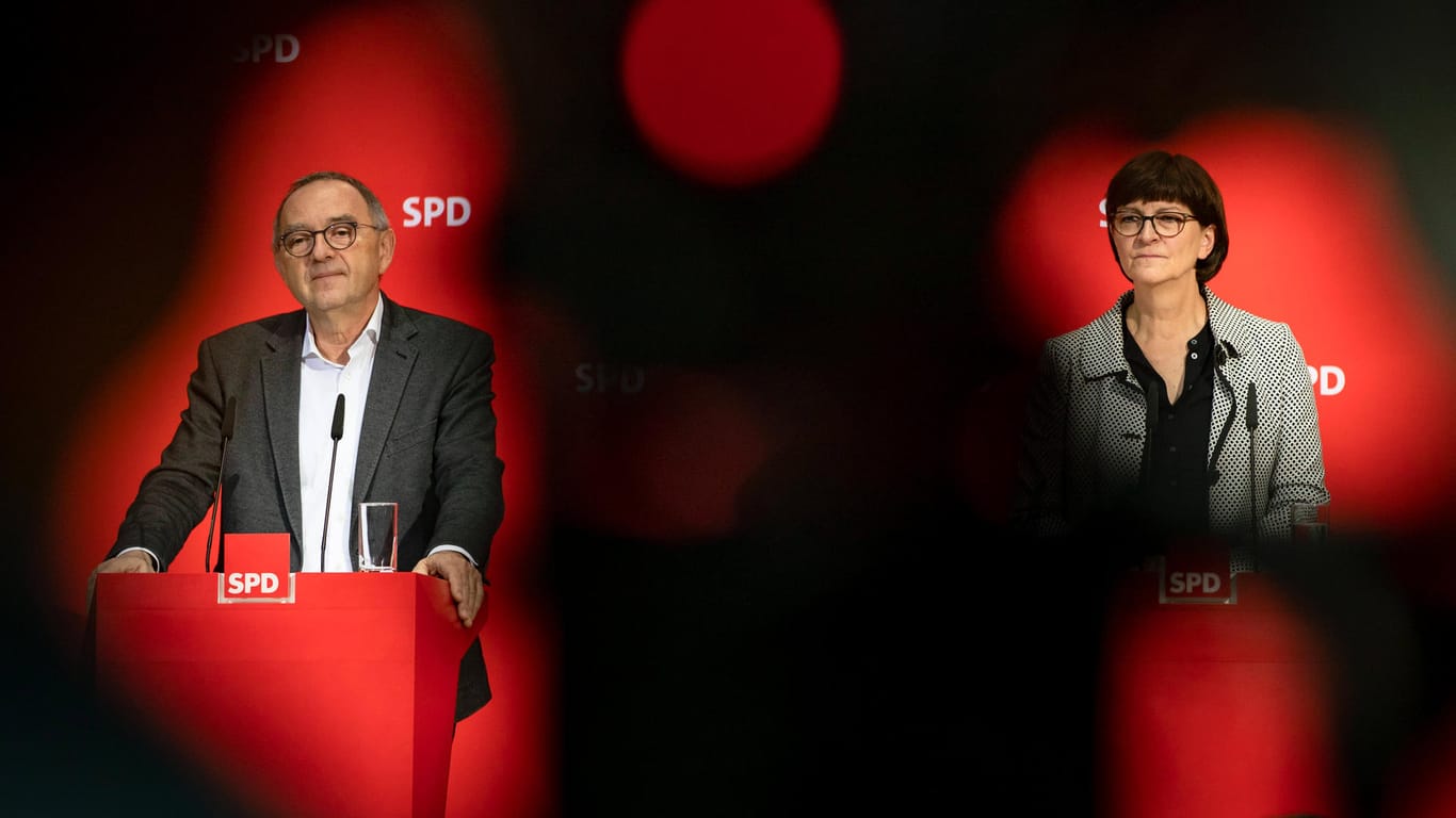 Co-Parteivorsitzende der SPD Norbert Walter-Borjans und Saskia Esken: Immerhin ein Prozentpunkt vor den Grünen.