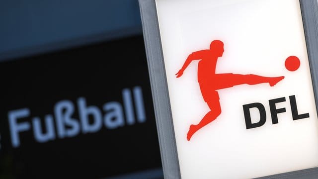 Das Logo der Deutschen Fußball Liga (DFL) prangt im Frankfurter Westend vor einem Bürohaus, Sitz der DFL-Zentrale. Das Logo der Deutschen Fußball Liga (DFL) prangt im Frankfurter Westend vor einem Bürohaus, Sitz der DFL-Zentrale.