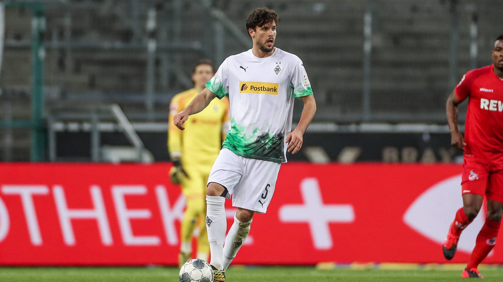 Ab nächster Saison nicht mehr im Borussia-Trikot: Tobias Strobl verlässt Gladbach nach vier Jahren. Ab nächster Saison nicht mehr im Borussia-Trikot: Tobias Strobl verlässt Gladbach nach vier Jahren.
