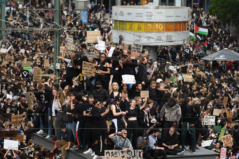Der Protest auf dem Alexanderplatz gegen Rassismus und Polizeigewalt.