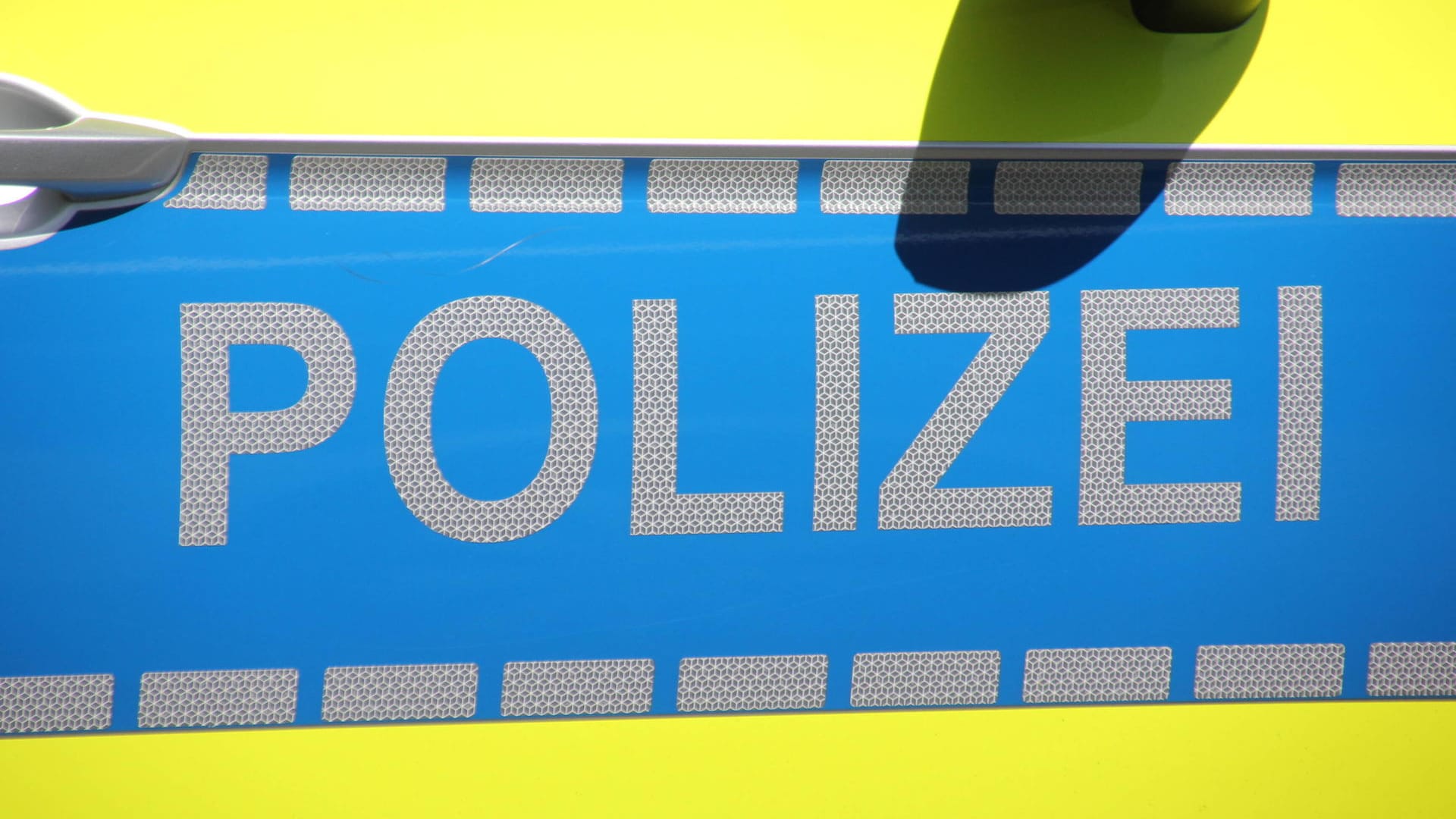 Polizeiauto: Auf das neue Polizeihauptrevier in Greifswald wurde ein mutmaßlicher Brandanschlag verübt (Symbolbild).