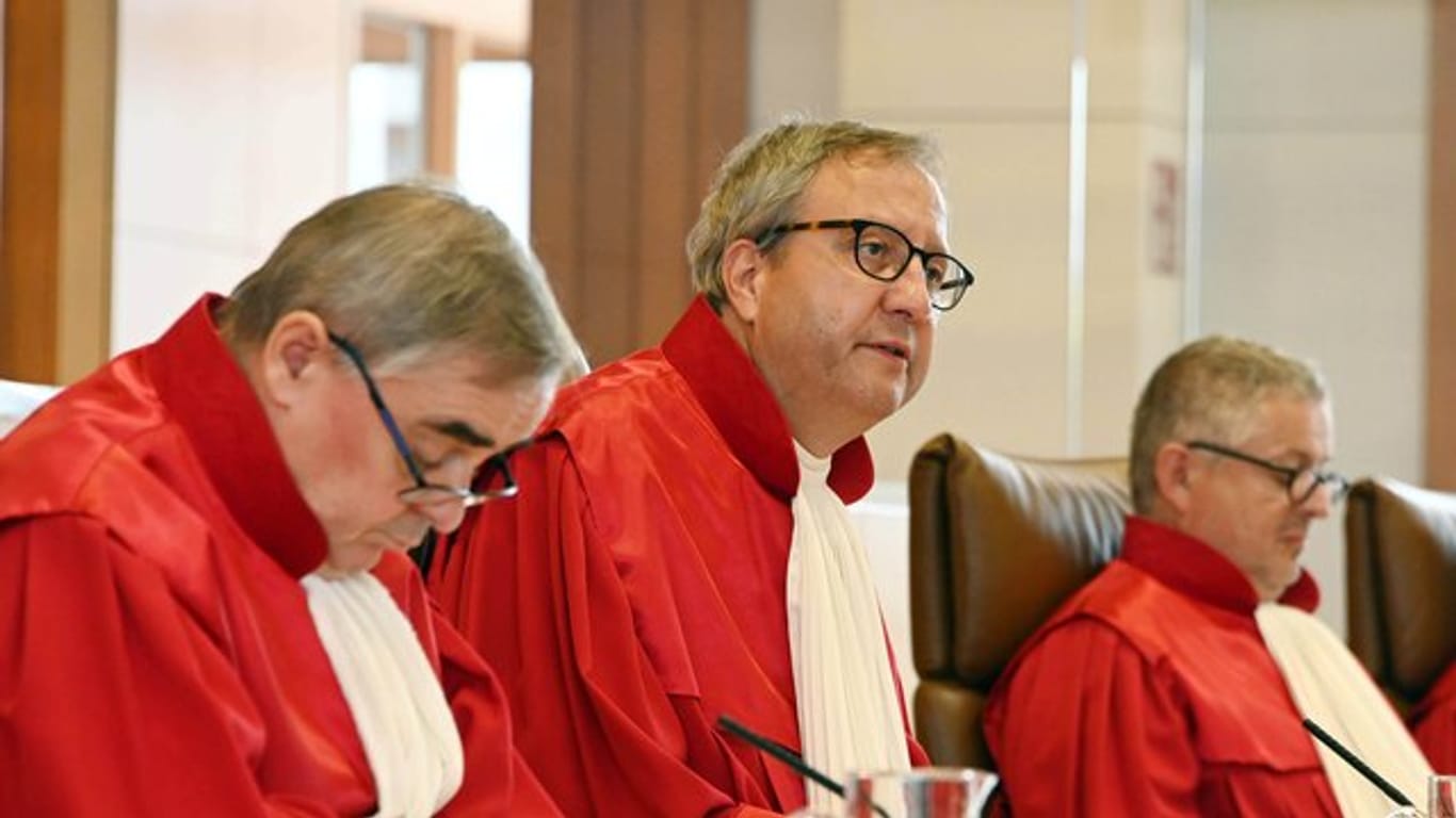 Der scheidende Gerichtspräsident Andreas Voßkuhle verkündet in Karlsruhe das Urteil.