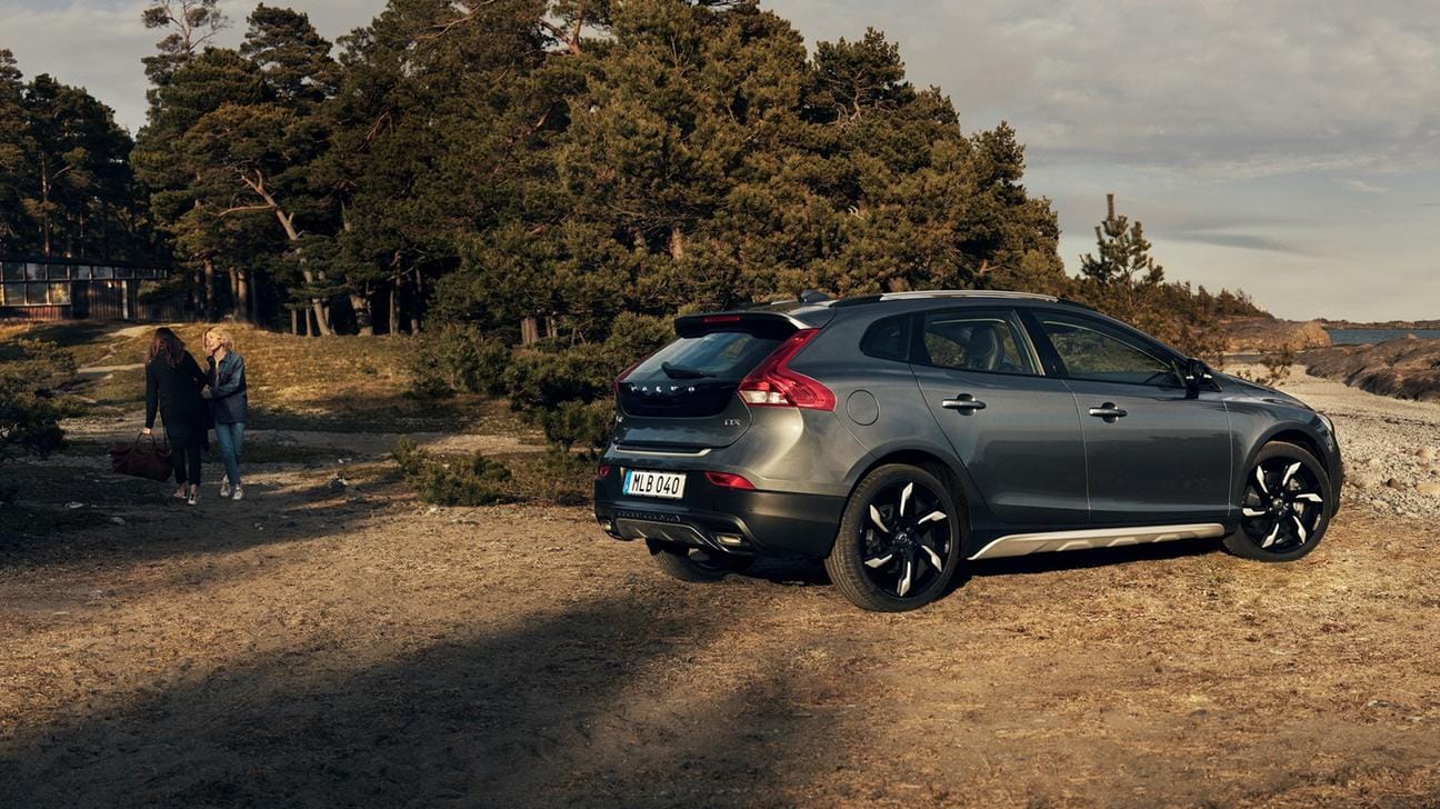 Volvo: Als Cross Country mimt der V40 den Geländegänger, ist aber immerhin auch mit Allradantrieb zu bekommen.