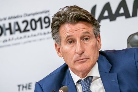 An die Ausrichtung der ins kommende Jahr verschobenen Olympischen Spiele glaubt Sebastian Coe fest.