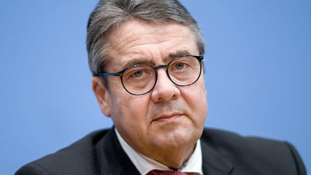 Ex-SPD-Chef Gabriel: "Viele Gruppen in der Gesellschaft empfinden unsere Politik inzwischen als elitär, als abgehoben. Ex-SPD-Chef Gabriel: "Viele Gruppen in der Gesellschaft empfinden unsere Politik inzwischen als elitär, als abgehoben.