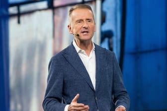 Volkswagen: Konzernchef Diess gibt die Führung der Kernmarke an den bisherigen Co-Geschäftsführer Ralf Brandstätter ab.