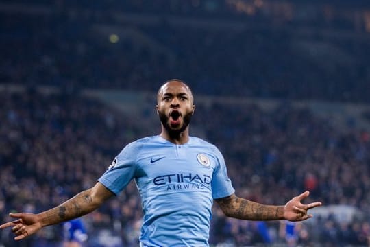 Fordert dass die Premier-League-Clubs schwarzen Trainern bessere Chancen geben: Raheem Sterling.