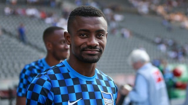 Sorgte mit einem Kabininvideo für Ärger: Hertha-Profi Salomon Kalou. Sorgte mit einem Kabininvideo für Ärger: Hertha-Profi Salomon Kalou.