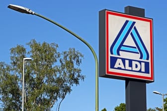 Aldi-Filiale: Ob Fleischalternativen, veganes Eis oder tierfreie Plätzchen – für Peta gilt der Discounter als "veganfreundlichster Supermarkt".