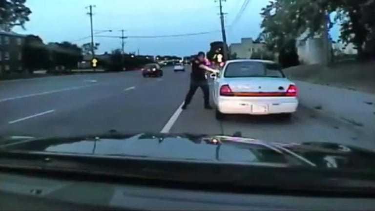 Tödliche Kontrolle: 40 Sekunden vergingen zwischen Ansprache des Fahrers und sieben Schüssen aus nächster Nähe: Erst schießen, dann fragen, weil man als Polizist sonst selbst tot ist – das ist die Lektion, die Dave Grossman vermittelt.