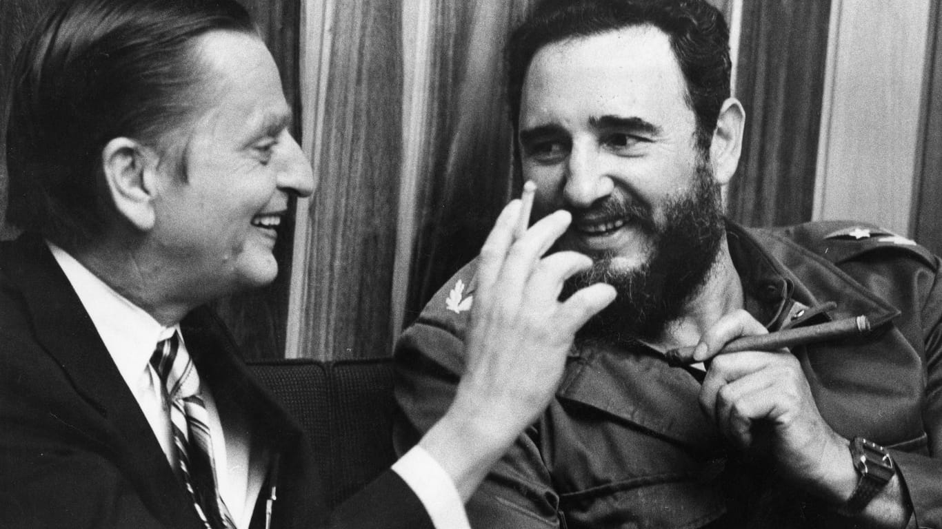 Olof Palme im Jahr 1975 mit dem kubanischen Revolutionsführer Fidel Castro.