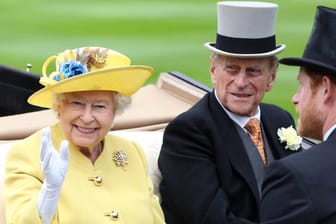 Queen Elizabeth und Prinz Philip: Die beiden sind seit über 70 Jahren verheiratet – Philip feiert inzwischen seinen 99. Geburtstag.