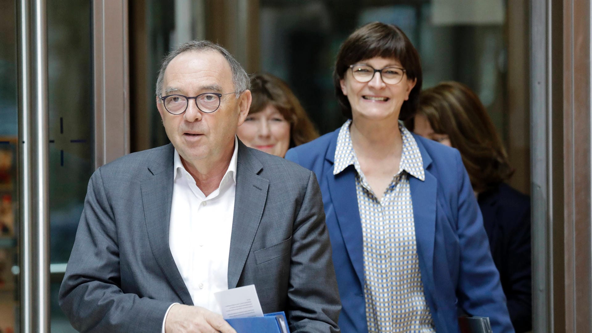 Norbert Walter-Borjans, Co-Parteivorsitzender der SPD, Saskia Esken, Co-Parteivorsitzende der SPD, Pressekonferenz nach