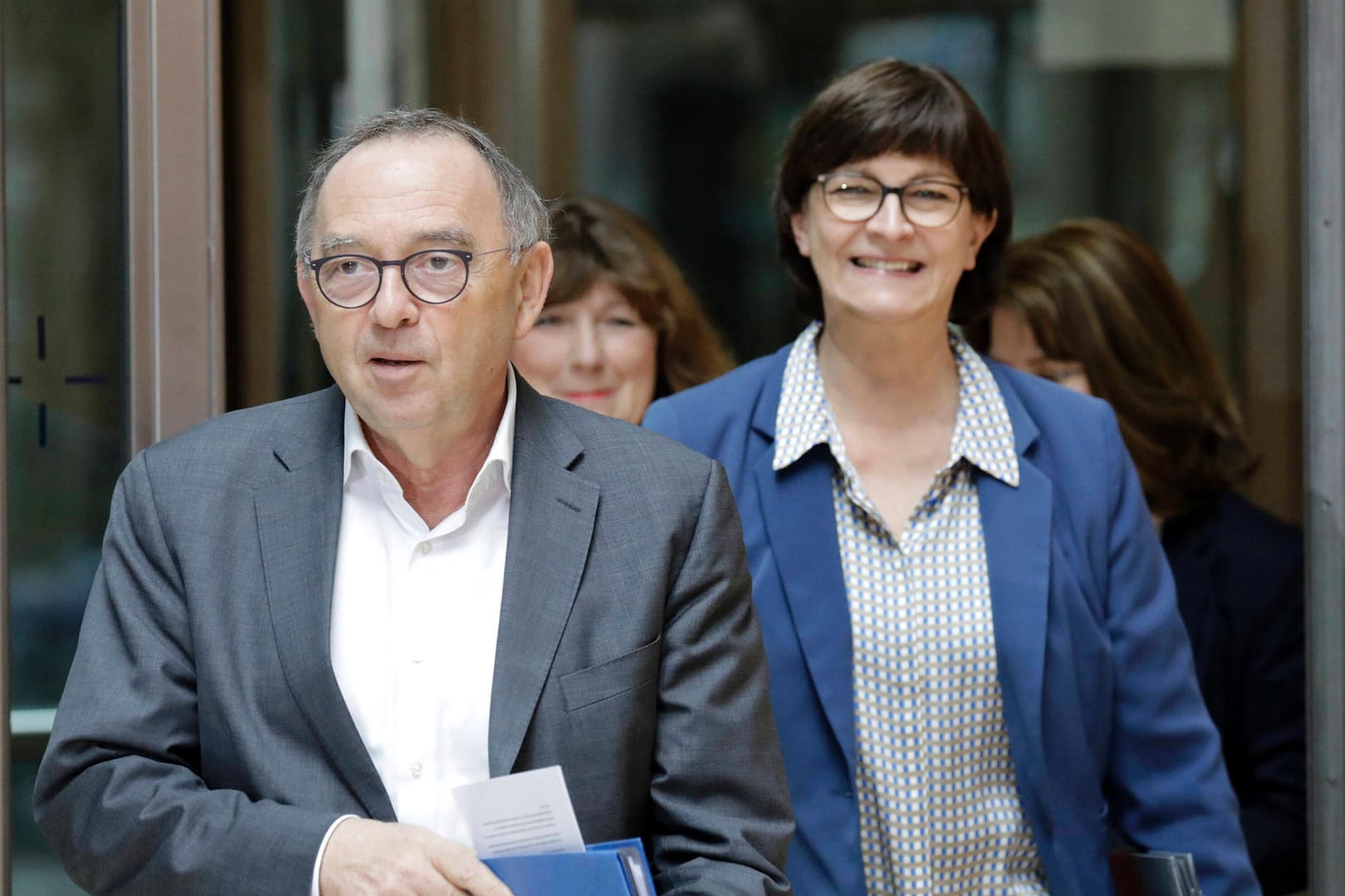 Norbert Walter-Borjans, Co-Parteivorsitzender der SPD, Saskia Esken, Co-Parteivorsitzende der SPD, Pressekonferenz nach