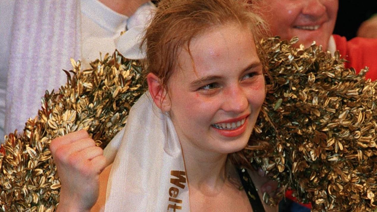 Regina Halmich, 1995: Damals feierte sie ihren ersten WM-Titel im Boxen