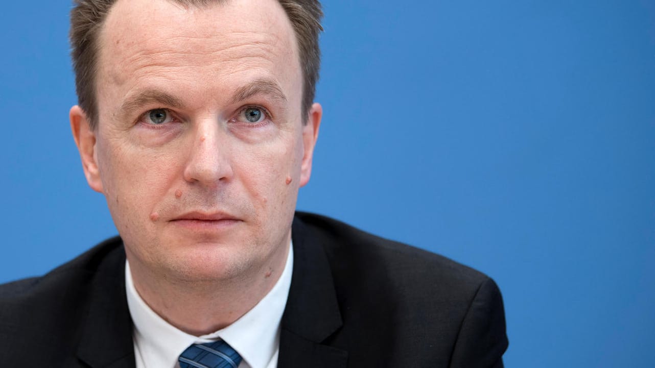 Ökonom Jens Südekum: "Es darf nicht sein, dass die EZB mit ihren Ankaufprogrammen für Staatsanleihen immer mit einem Bein im Gefängnis steht."