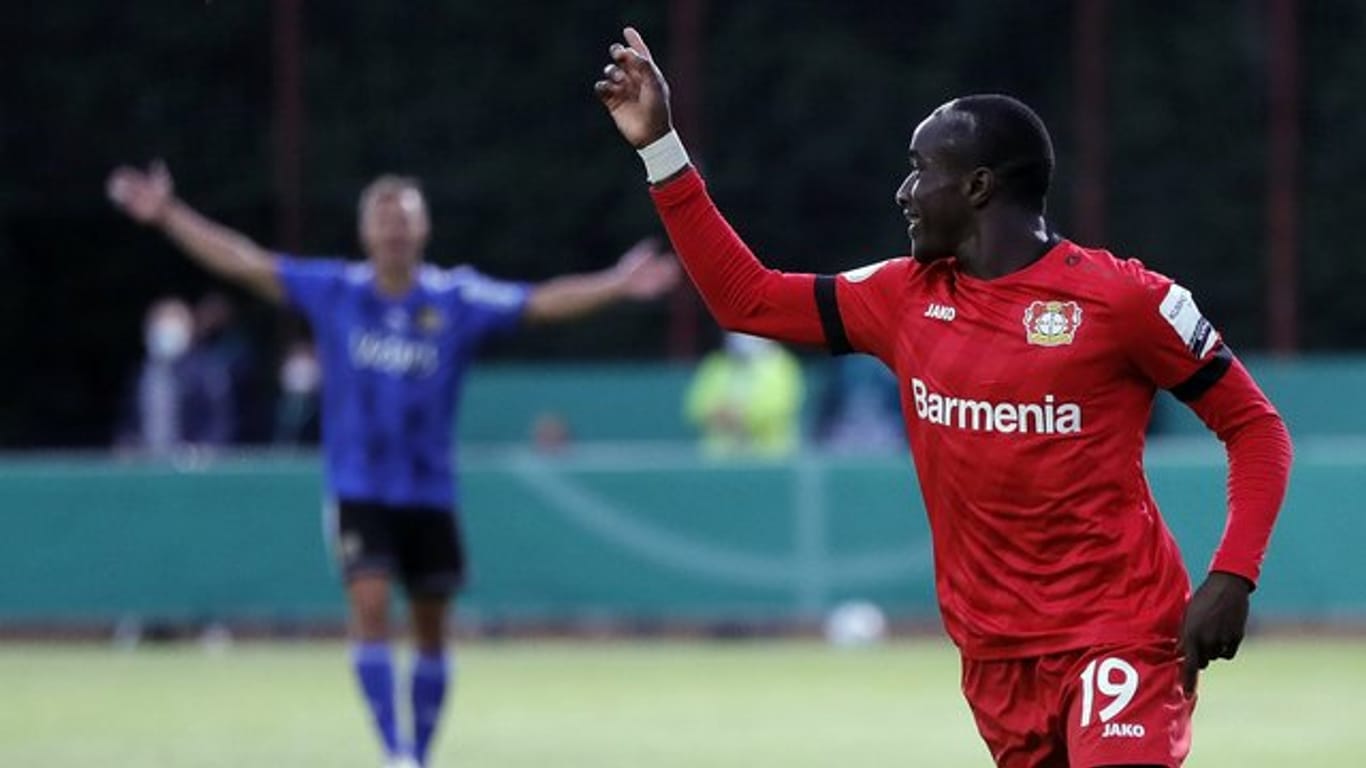 Leverkusens Moussa Diaby feiert sein Tor zum 0:1.